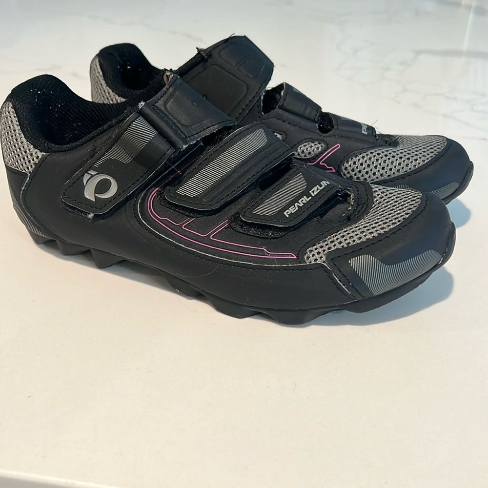 Pearl Izumi Spin Cycling Shoes with Clips - 39